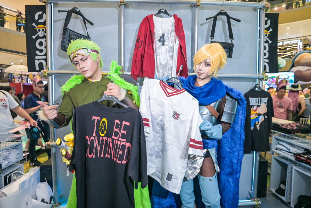 One Piece's Giants of Elbaph Take Over The Block at SM North EDSA, Philippines ZACKT ROXANNE